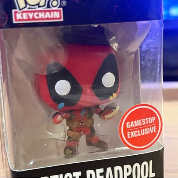Deadpool Funko Pop Bobble Head Keychain Artist Deadpool Special Edition - Picture 7 of 7